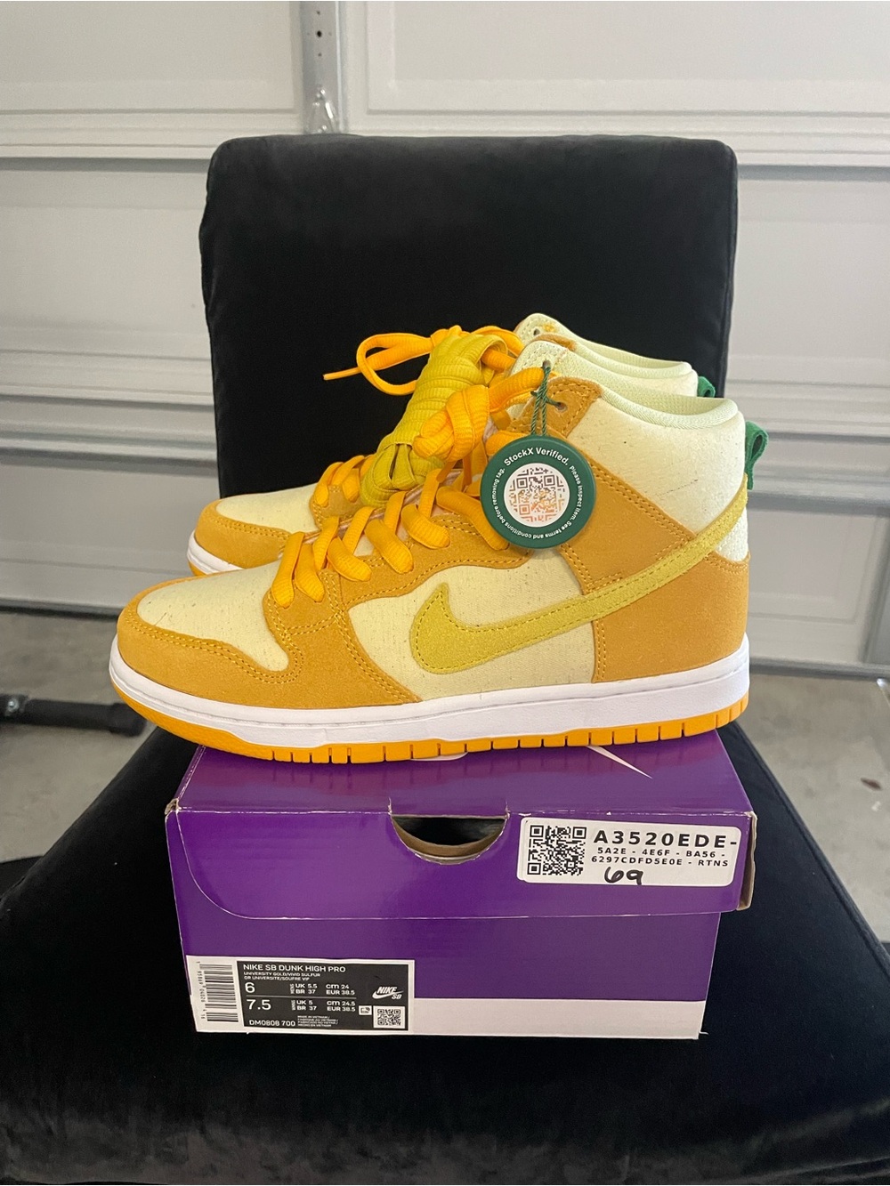 Nike SB Dunk High Pro Pineapple lux sneakers. Men’s size 6 / women’s size 7.
